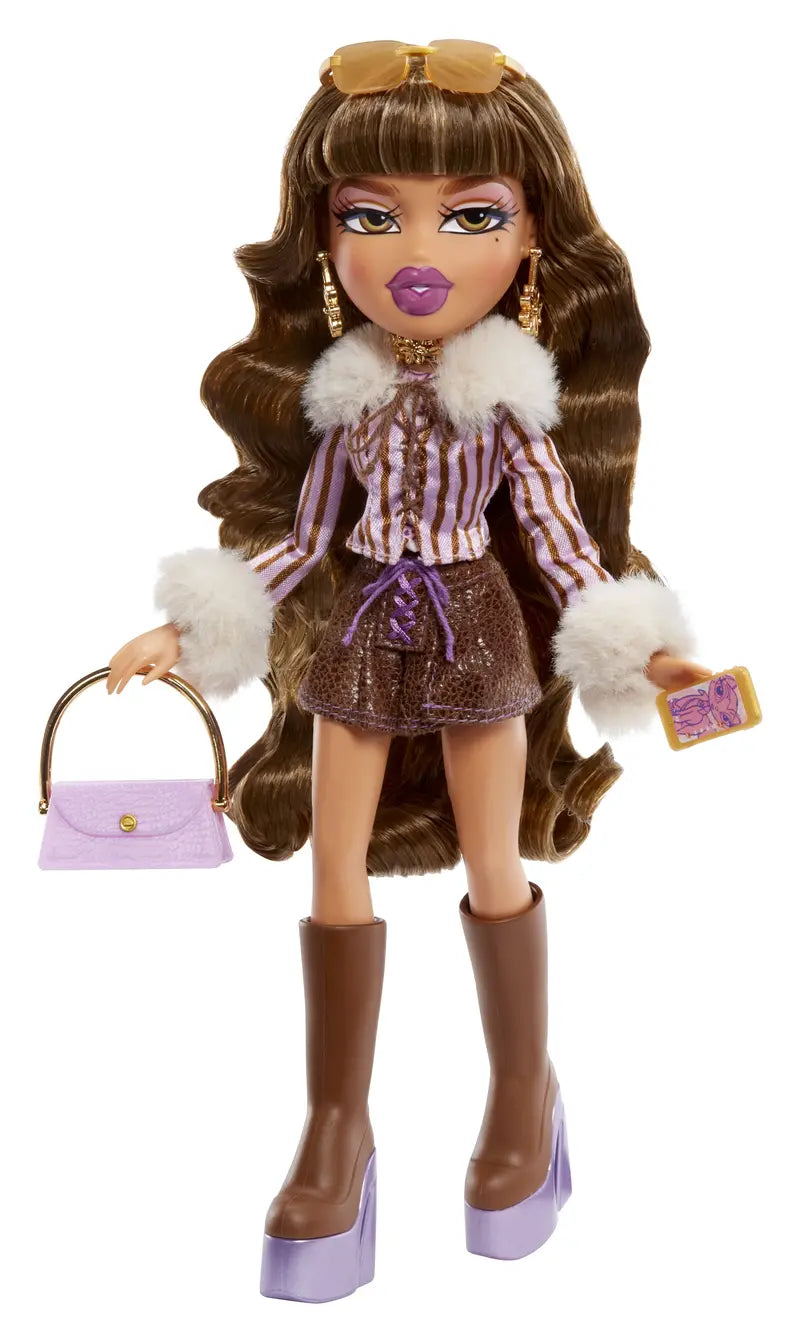 Bratz Yasmin Fashion Doll Articulated with 10 Accessories, Purse & Earrings, Multicolor