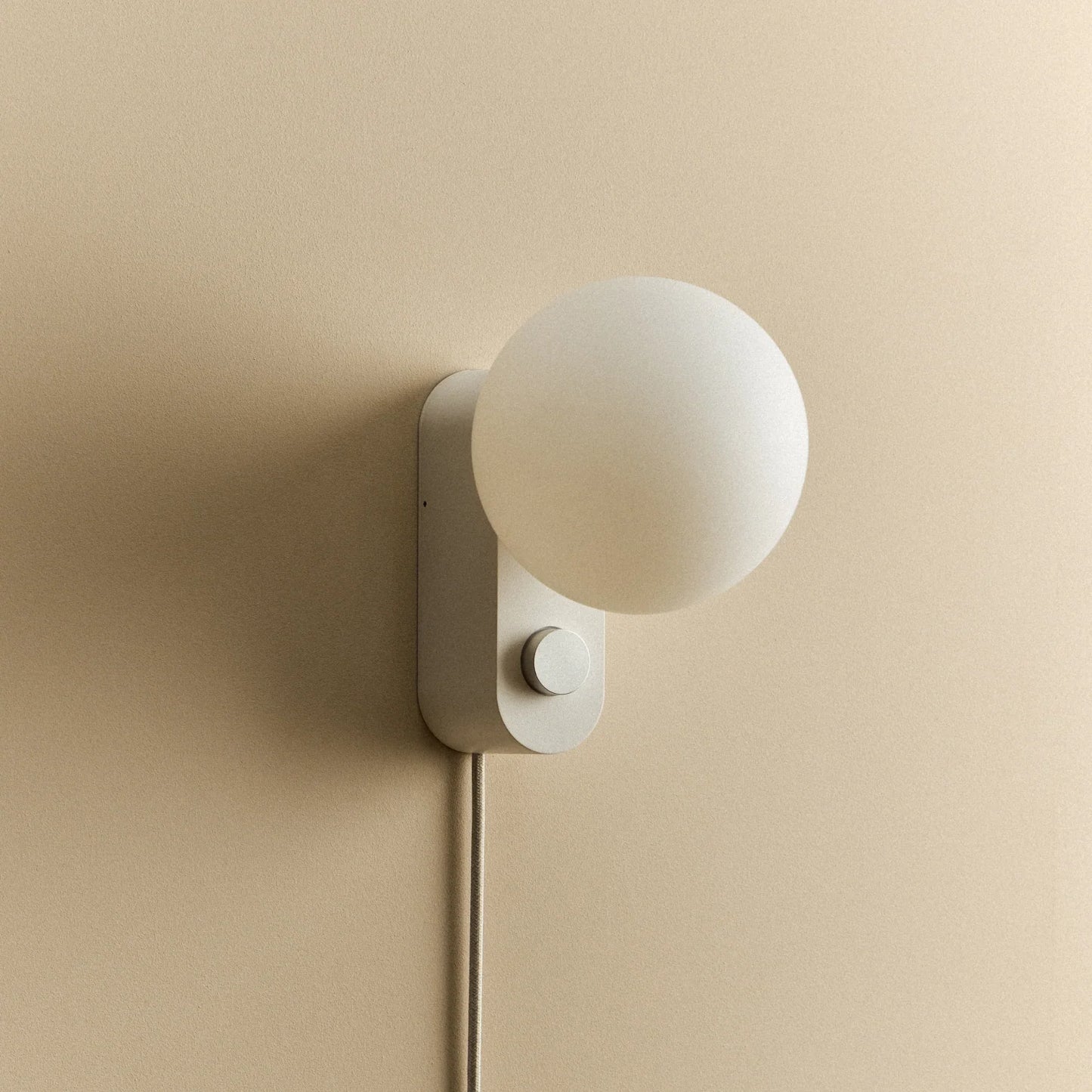 Alumina Multi-Use Lamp in Chalk
