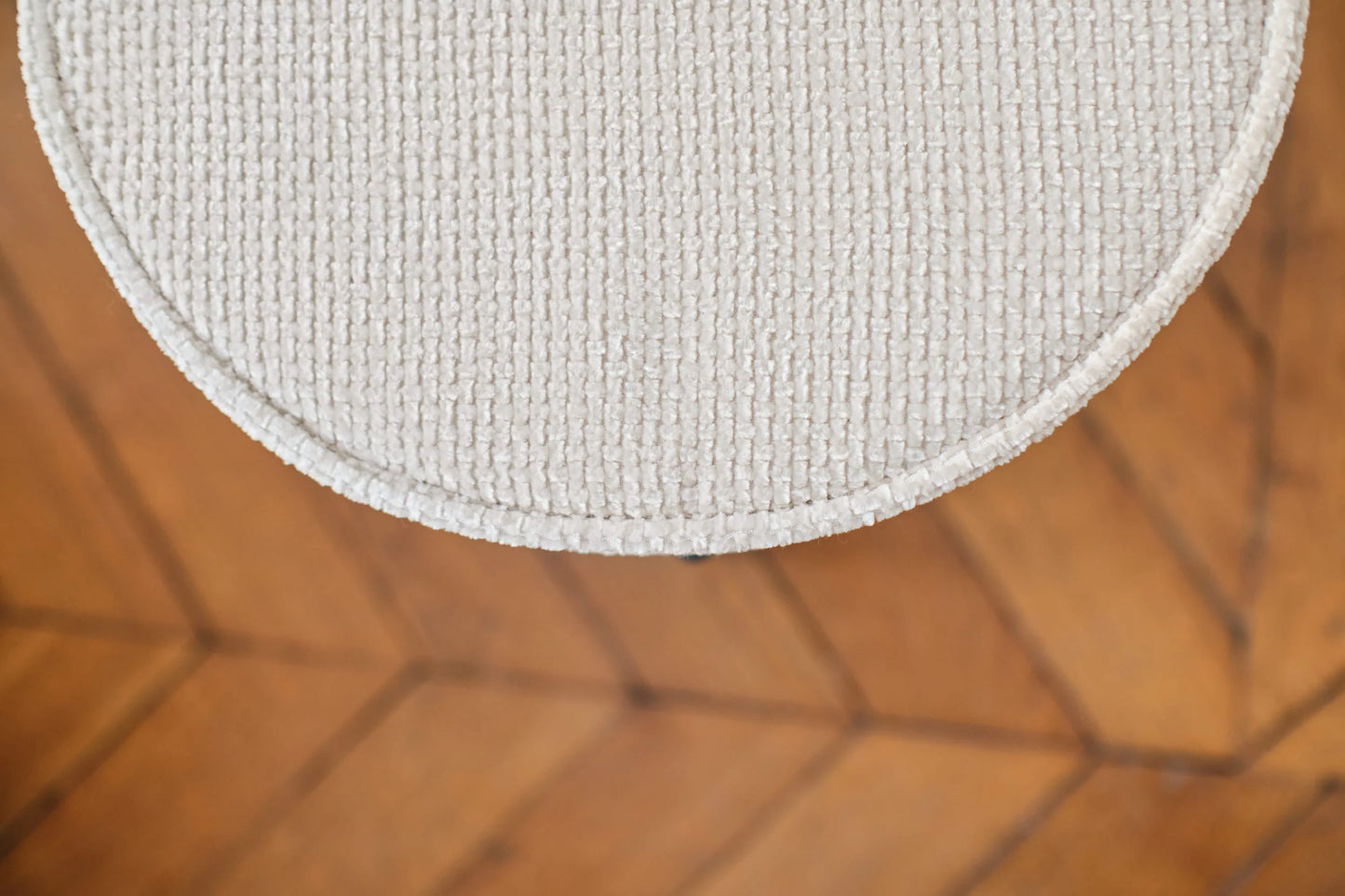 Abel Pouf rond en tissu chenille blanc pieds en m tal
