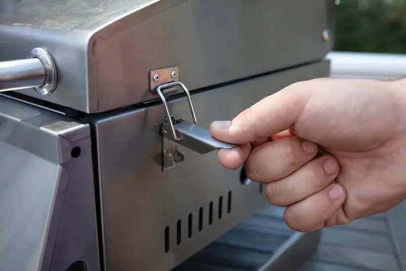 Cuisinart Chef’s Style Portable Propane Grill Stainless Steel Tabletop Gas Grill (20,000 BTU)