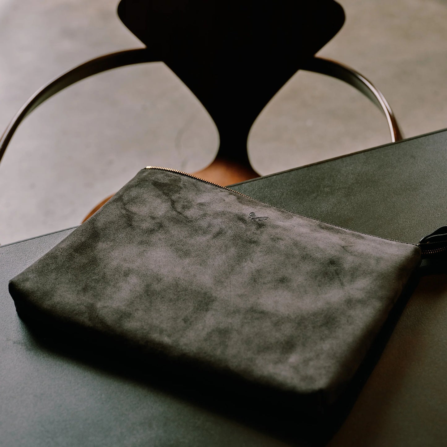 Suede Flight Folio XL - Storm Grey