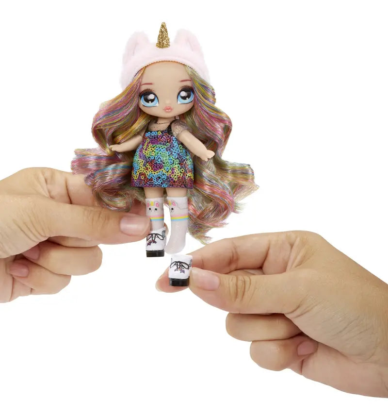 Na Na Na Surprise Minis Series 1 4″ Fashion Doll Mystery Packaging with Confetti Surprise, Includes Doll, Outfit, Shoes, Poseable, Great Toy Gift for Kids Girls Boys Ages 5 6 7 8+ Years