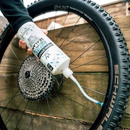 Peaty’s Holeshot Biofibre Tubeless Tire Sealant  Fast Puncture Repair, 6mm, Biodegradable, 1L, MTB/Road/Gravel