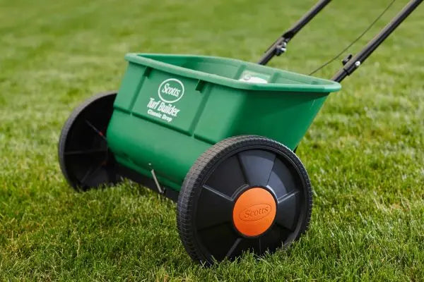 Scotts Turf Builder Classic Drop Spreader  32-Lb Capacity, Precision Lawn Fertilizer Application