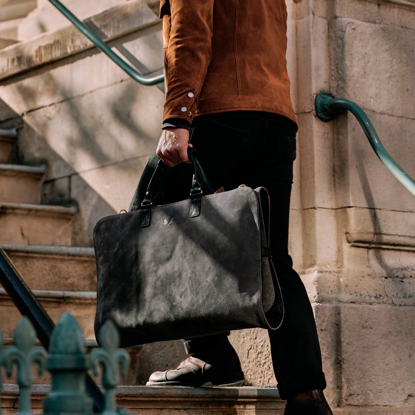 Suede Trifold - Storm Grey