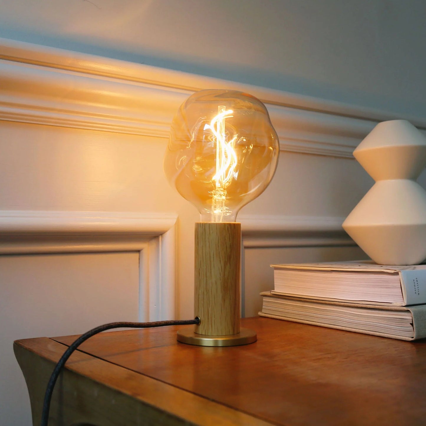 Knuckle Table Lamp in Oak + Voronoi I Set of 2