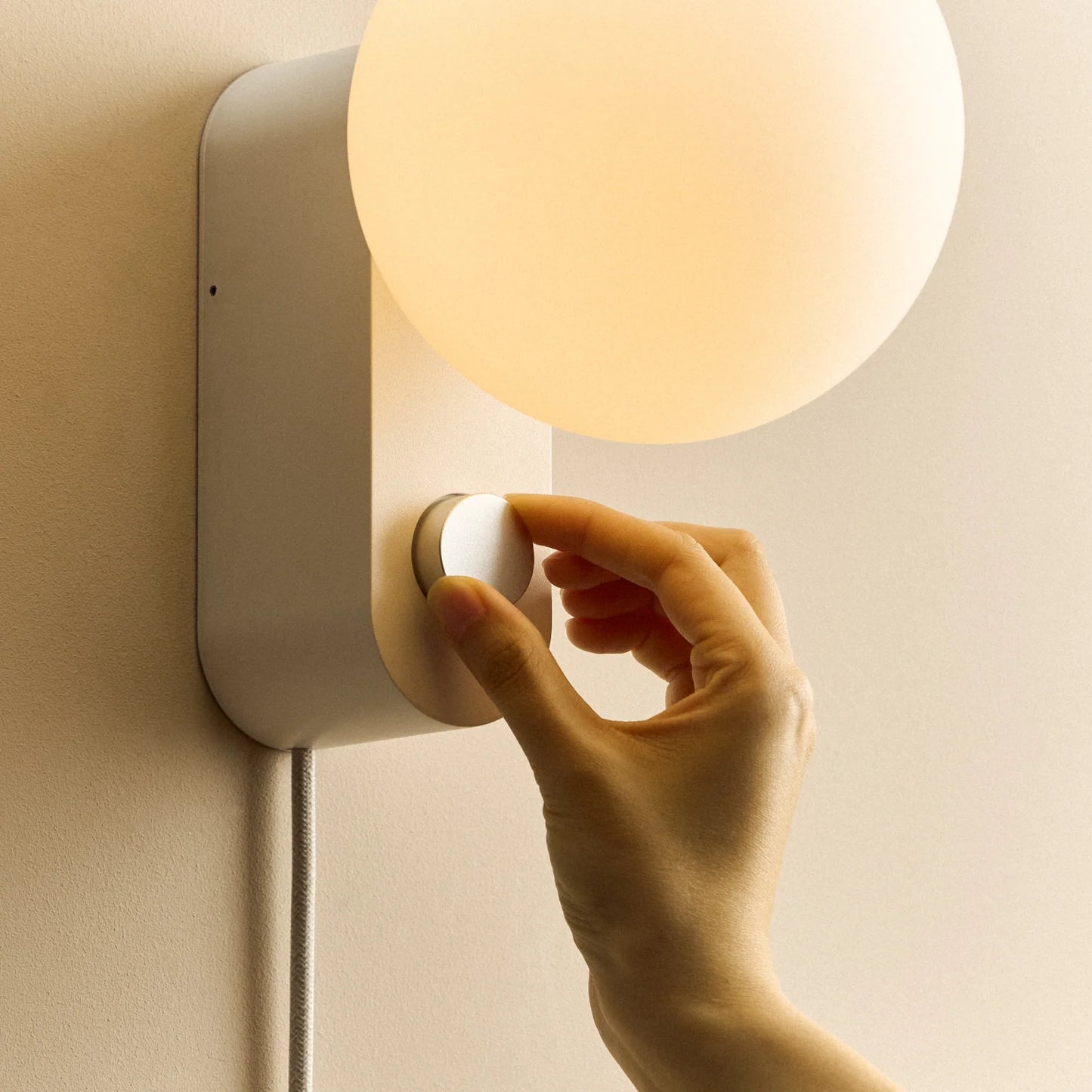 Alumina Multi-Use Lamp in Chalk