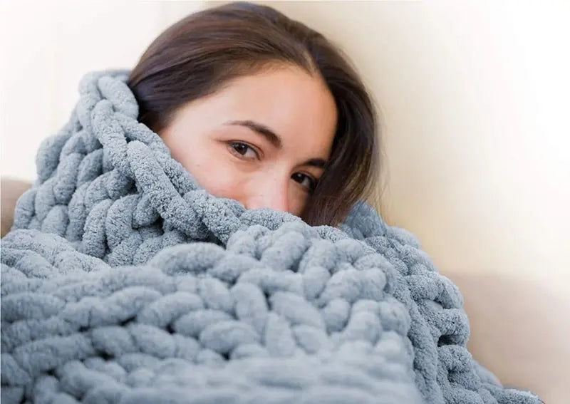 Chunky Cable-Knit Decorative Throw Blanket for Living Spaces