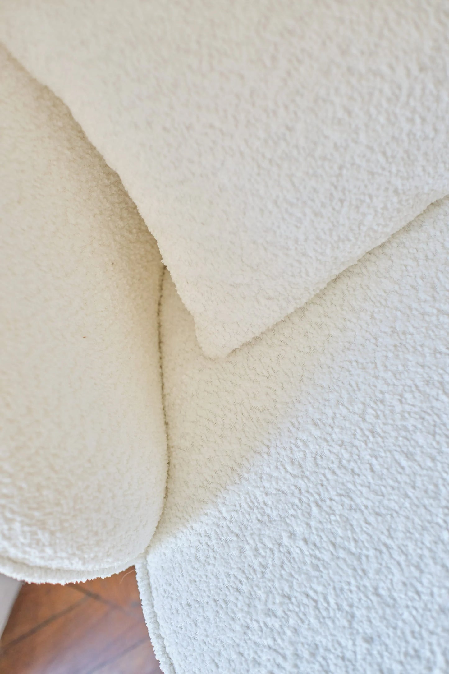 Fauteuil design boucl  blanc Pablo