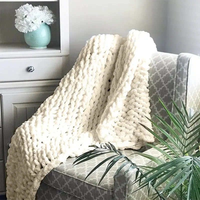 Chunky Cable-Knit Decorative Throw Blanket for Living Spaces