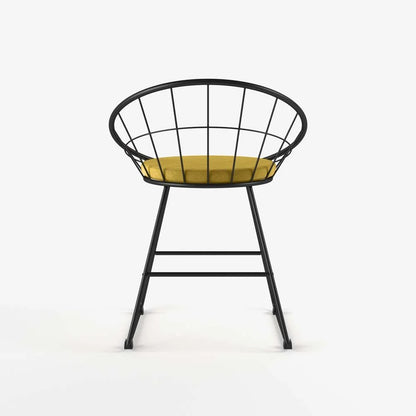 Chaise en métal noir et velours jaune moutarde