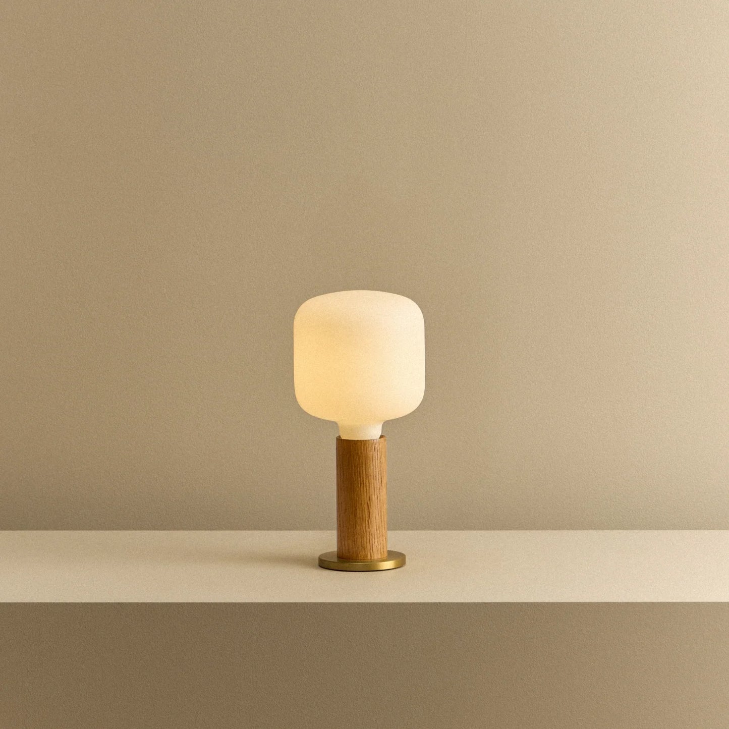 Knuckle Table Lamp in Oak + Oblo