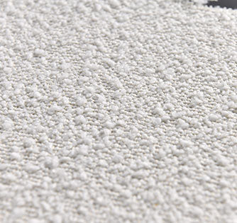 Ninon   Pouf repose-pieds tapiss  en bouclette blanche