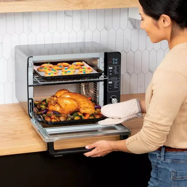 Dual-Oven Range with FlexDoor: Top Oven (Rapid + FlavorSeal Smart Finish) & Bottom Convection Air Fry Oven (DCT401)