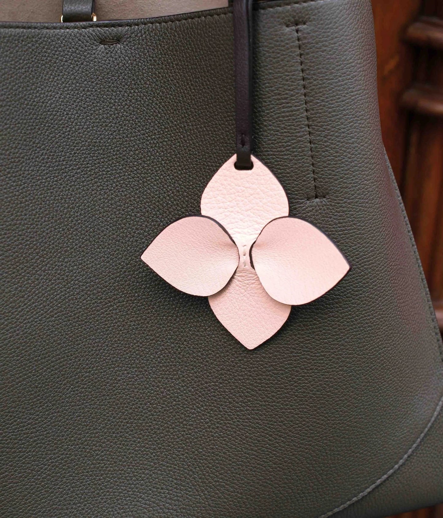 Sia | Rose Sakura