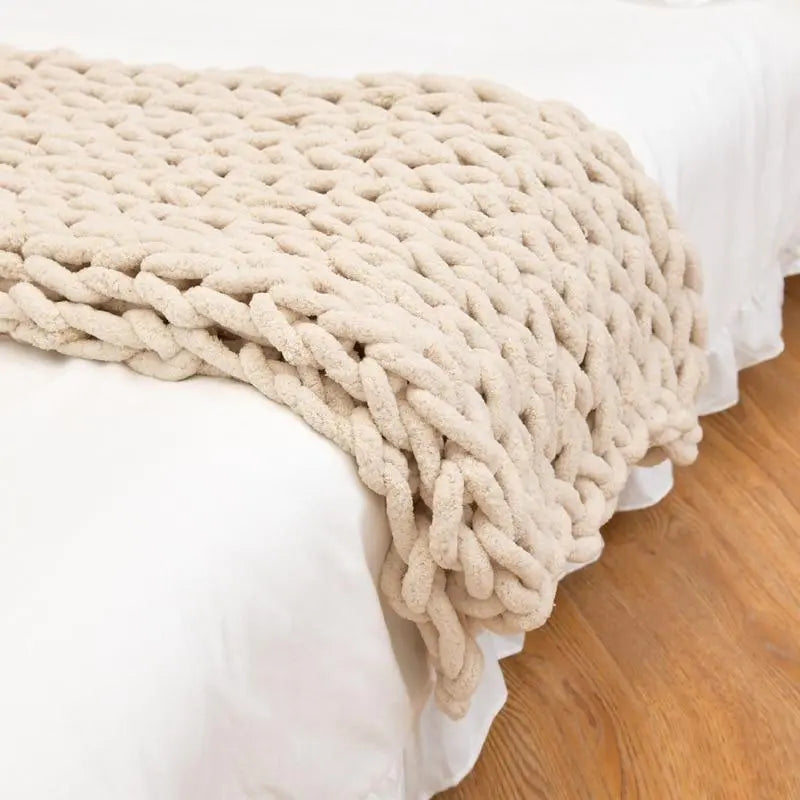 Chunky Cable-Knit Decorative Throw Blanket for Living Spaces