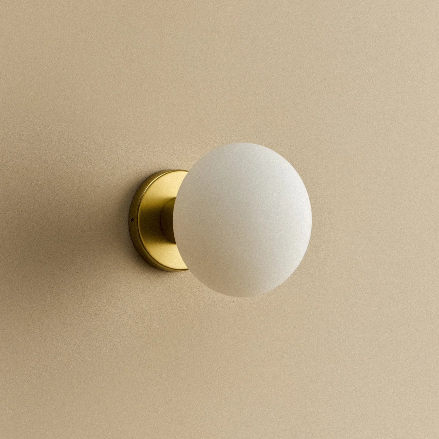 Lochan Wall Light in Brass + Oval
