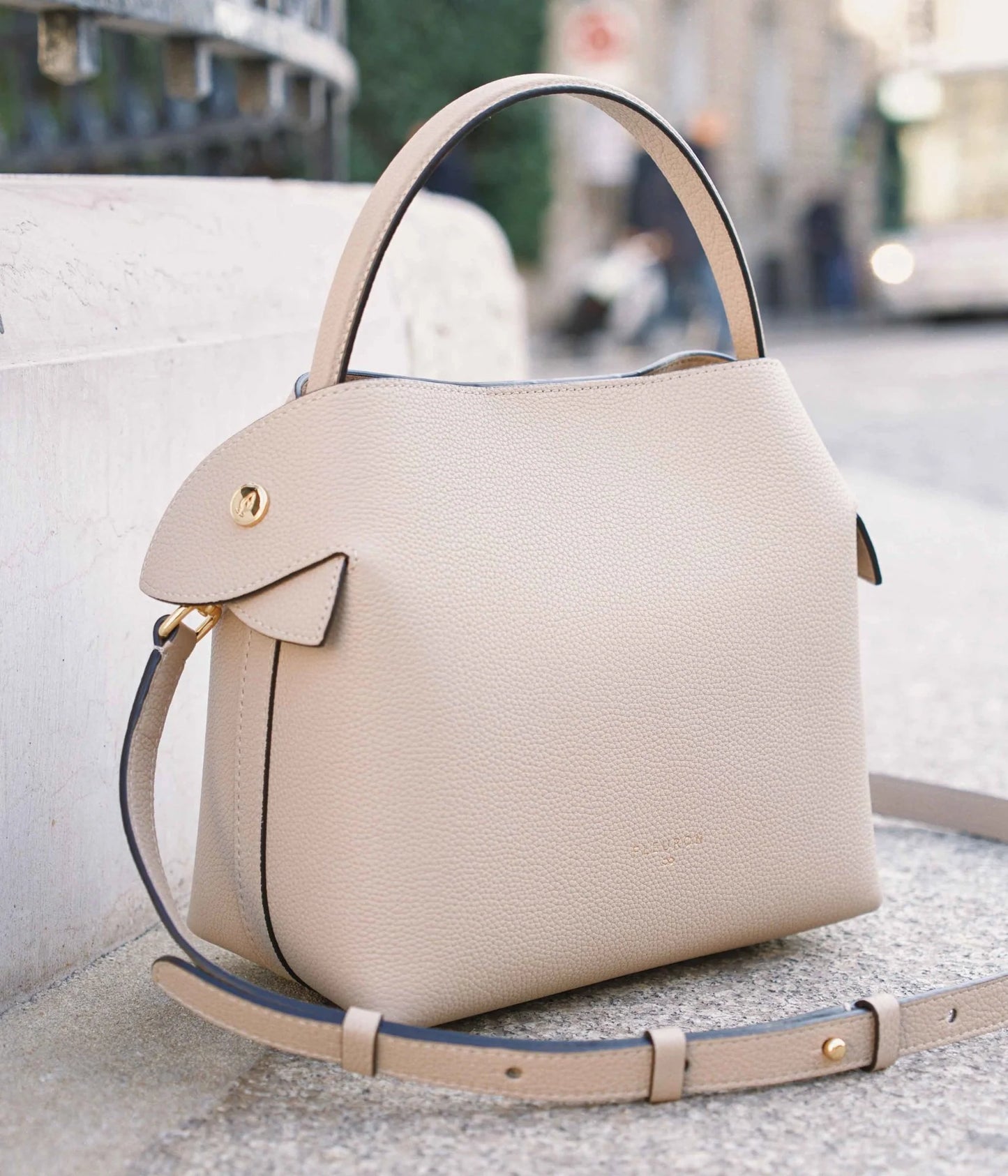 Medium Swann | Sable