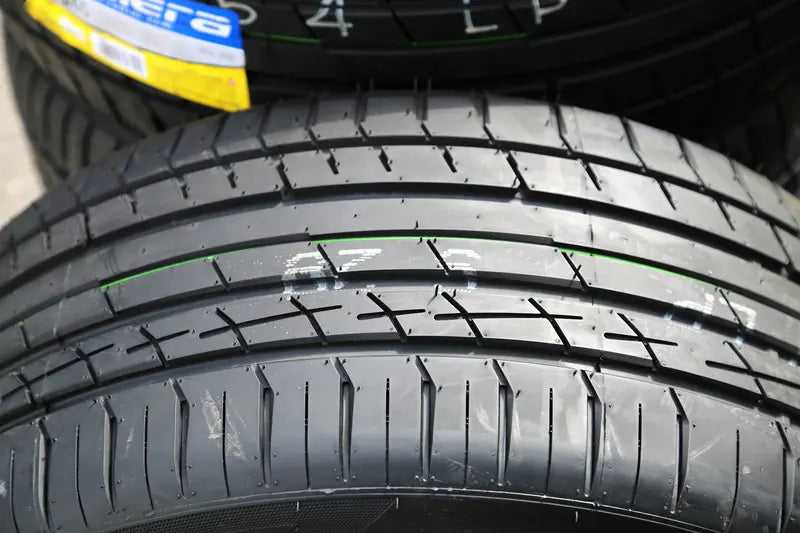 Set of 4 x 285/35R21 ZR 105Y XL All-Season Performance Tires  Large-Diameter, High-Grip Option for Modern Performance SUVs