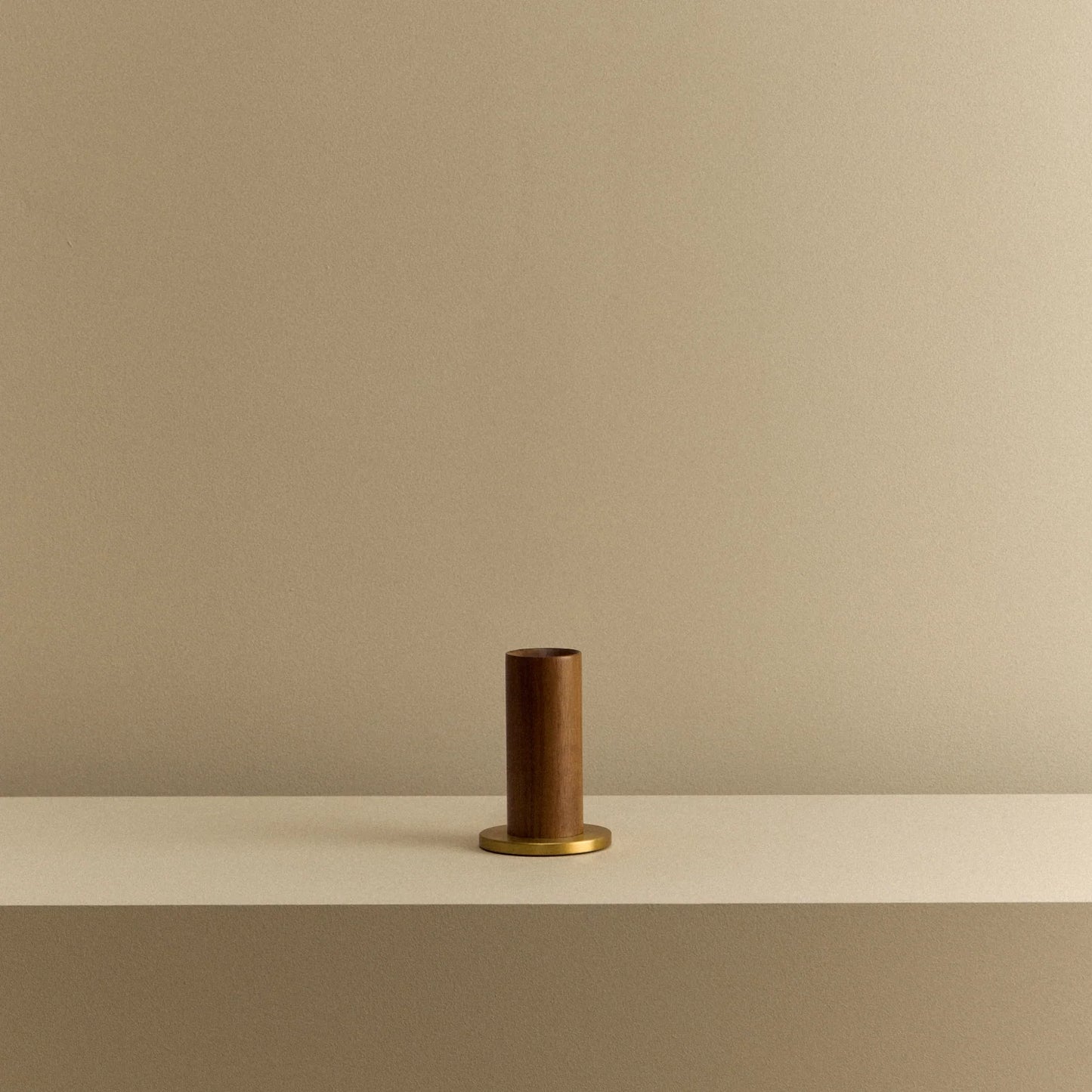 Knuckle Table Lamp in Walnut