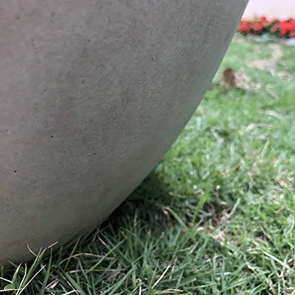 Kante Lightweight Durable Modern Round Outdoor Planter, 18  x 18  x 17