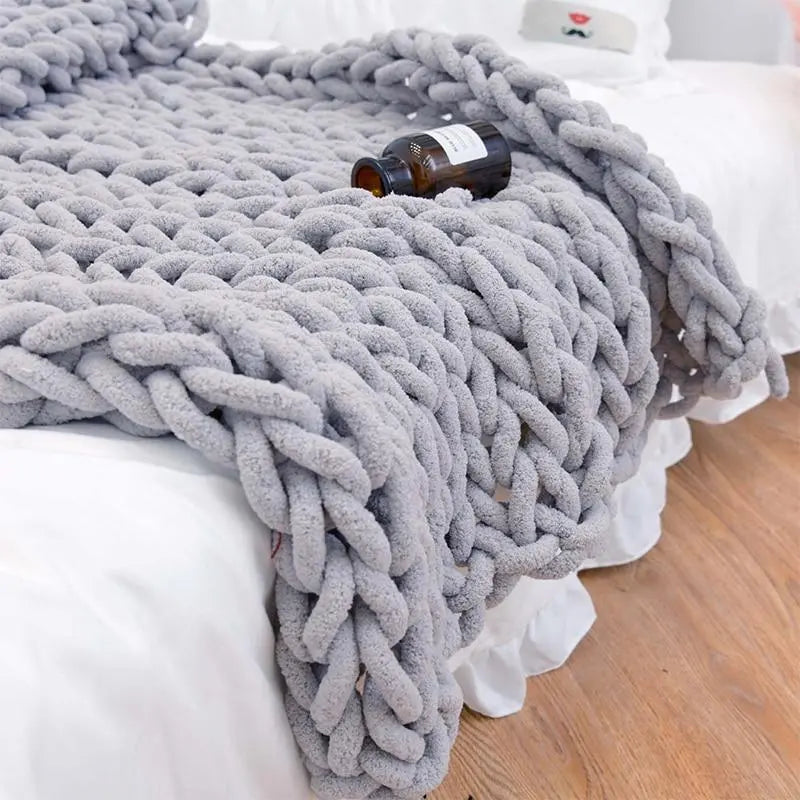 Chunky Cable-Knit Decorative Throw Blanket for Living Spaces