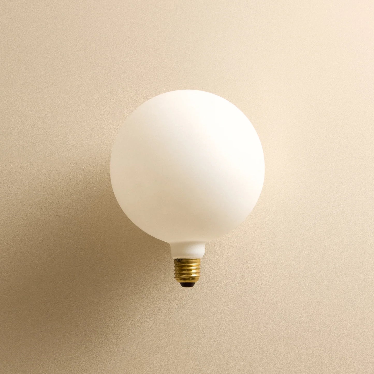 Sphere IV E27 Dim-to-Warm LED Bulb