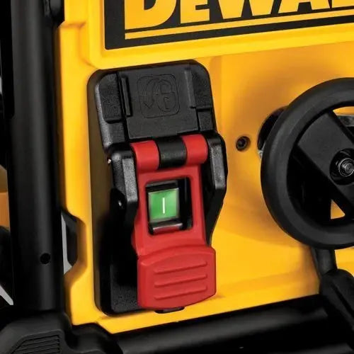 DEWALT 10-Inch Table Saw  15-Amp Motor, 32-1/2-Inch Rip Capacity, Integrated Rolling Stand