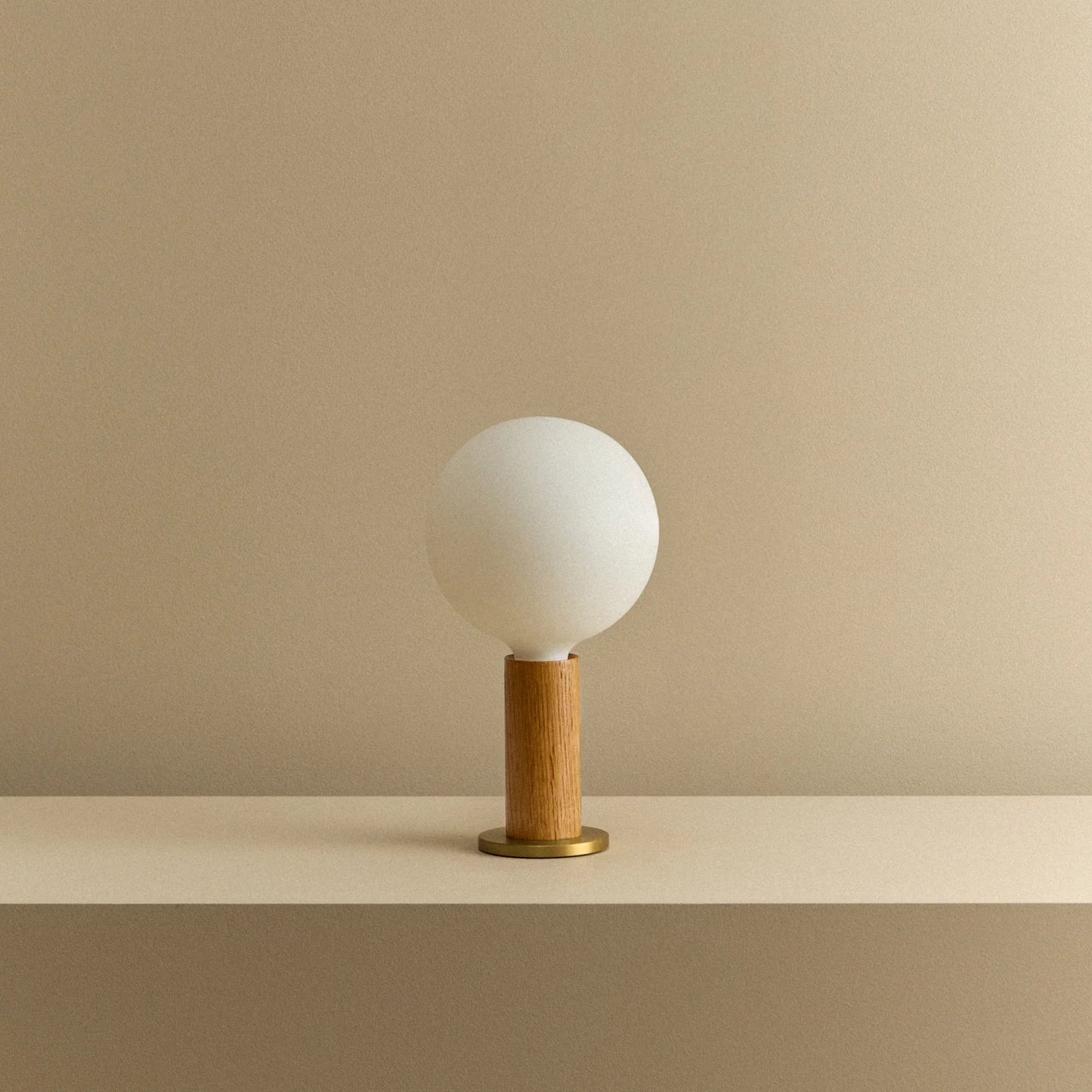 Knuckle Table Lamp in Oak + Sphere IV