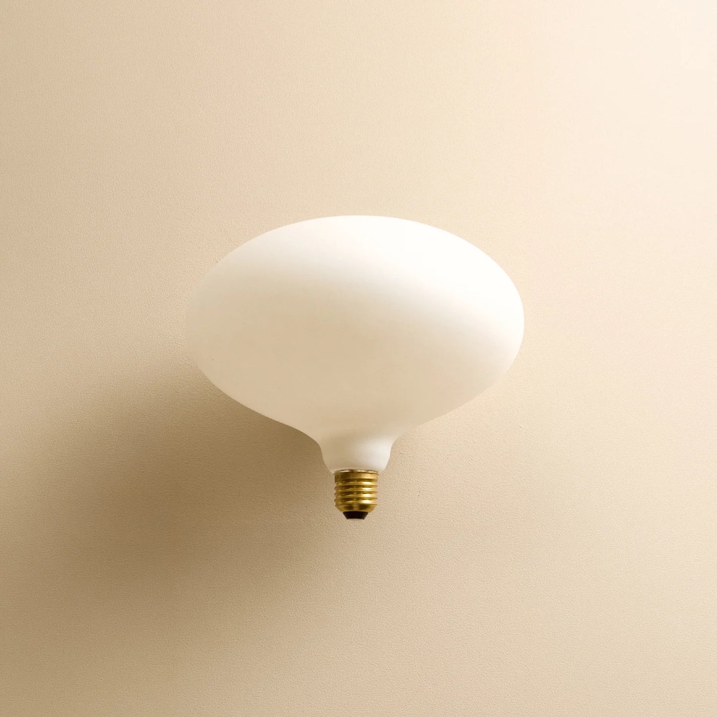 Oval II E27 Dim-to-Warm LED Bulb