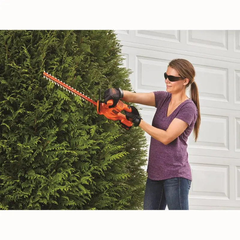 20V MAX 18 in. Cordless Hedge Trimmer