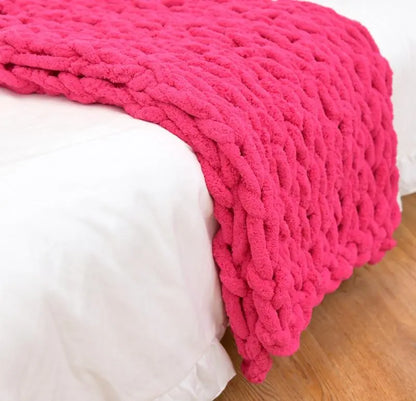 Chunky Cable-Knit Decorative Throw Blanket for Living Spaces