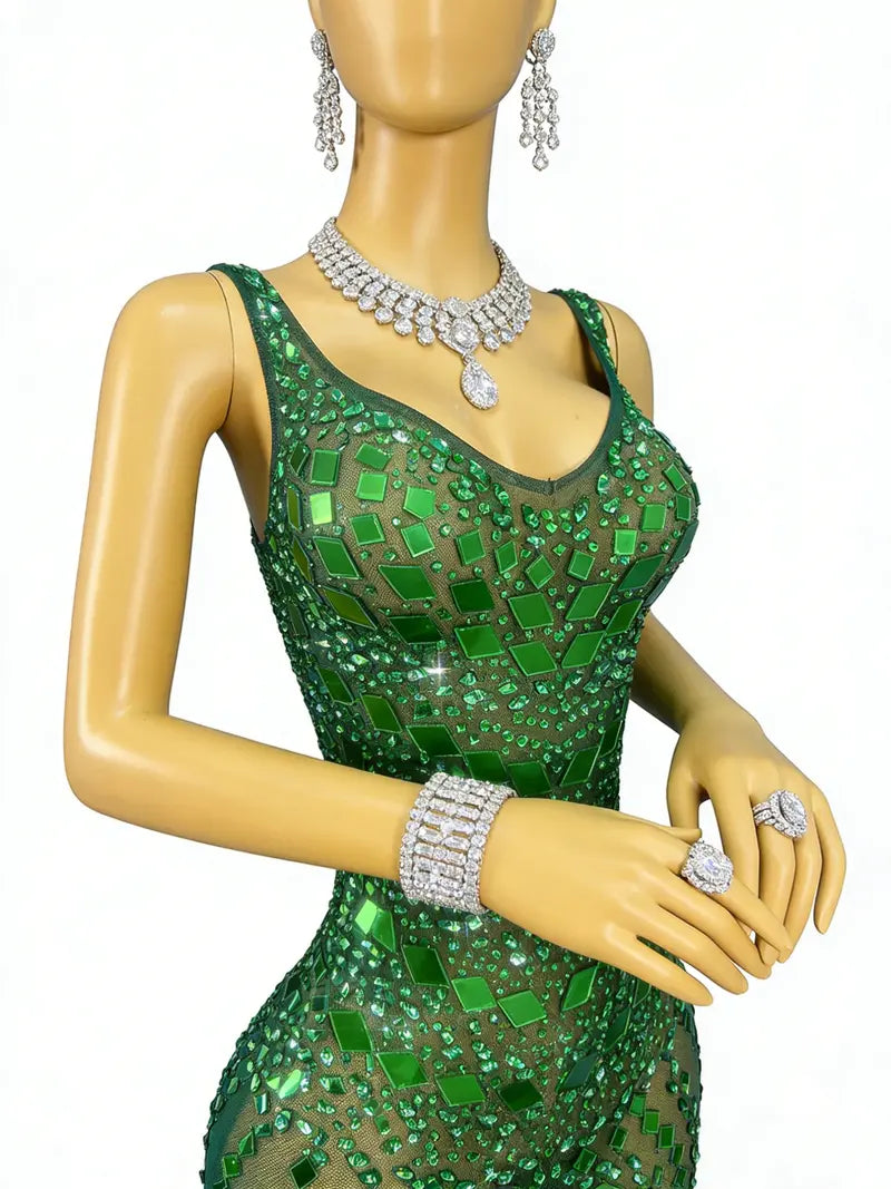 Emerald Green Sequin Mermaid Evening Dress with V-Neck, Open Back, and Floor-Length Cut