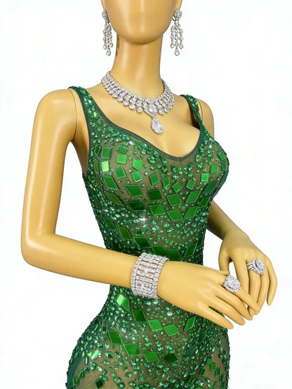 Emerald Green Sequin Mermaid Evening Dress with V-Neck, Open Back, and Floor-Length Cut
