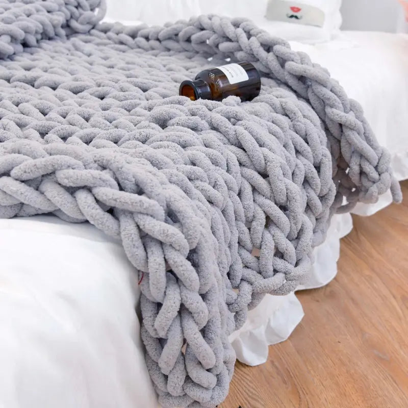 Chunky Cable-Knit Decorative Throw Blanket for Living Spaces