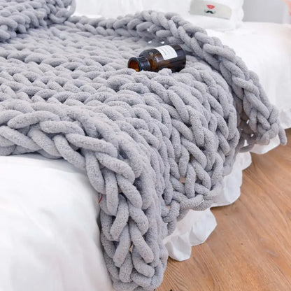 Chunky Cable-Knit Decorative Throw Blanket for Living Spaces