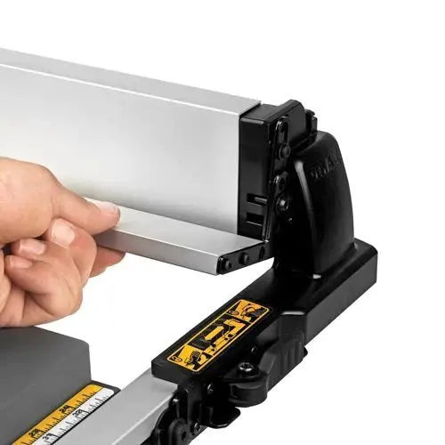 DEWALT 10-Inch Table Saw  15-Amp Motor, 32-1/2-Inch Rip Capacity, Integrated Rolling Stand