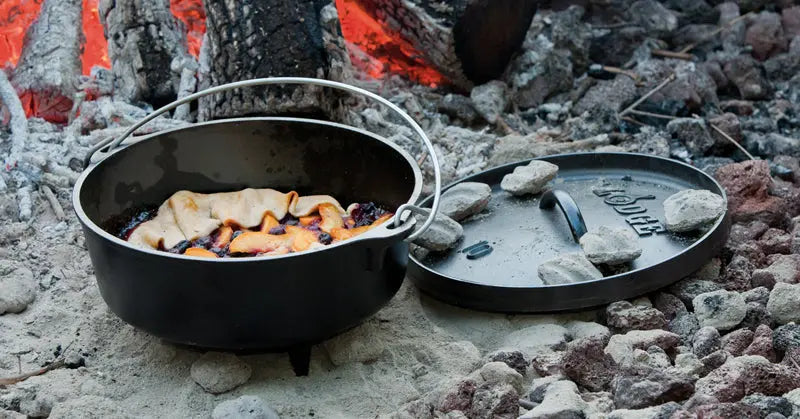 Lodge Cast Iron 12″ / 6 Quart Seasoned Cast Iron Camp Dutch Oven