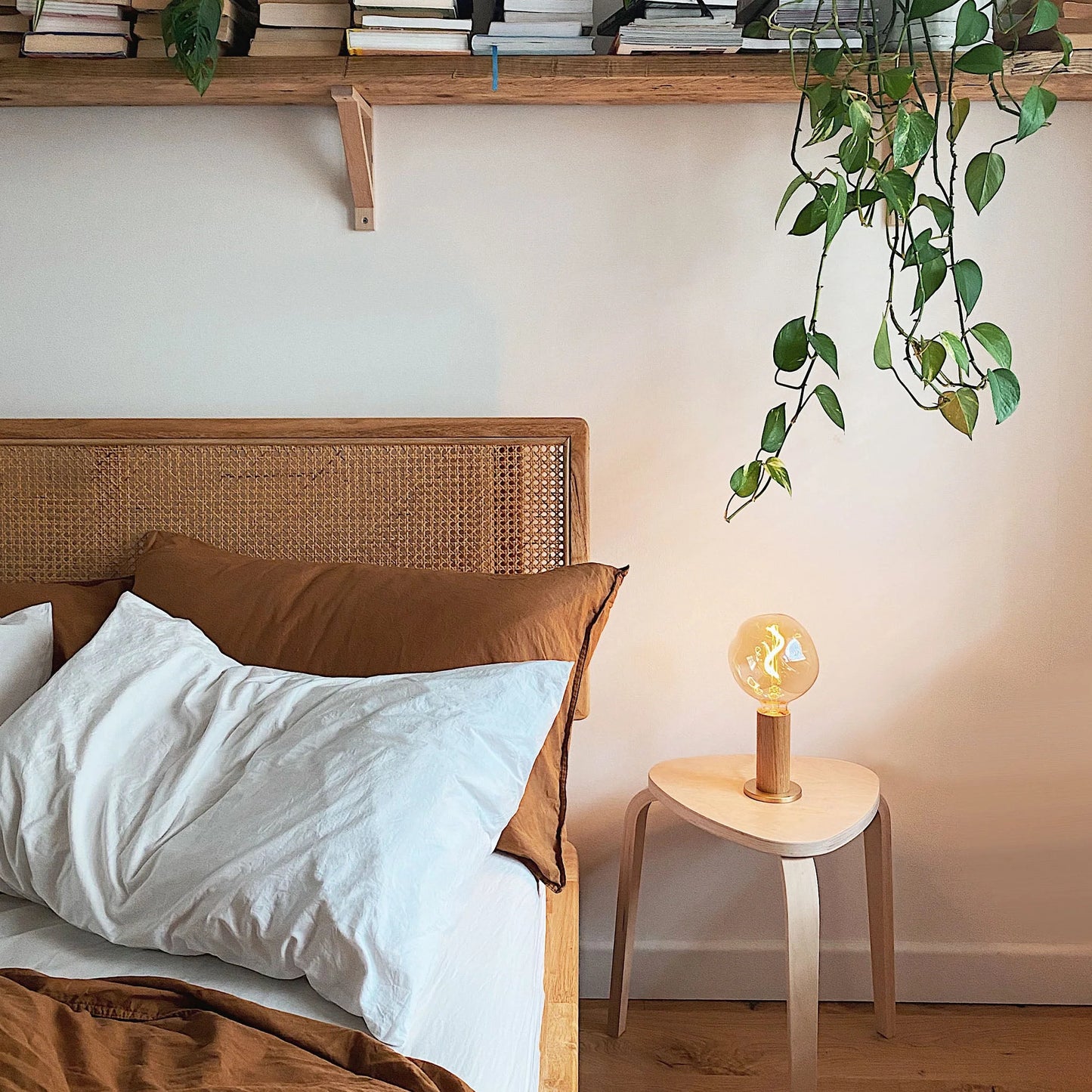 Knuckle Table Lamp in Oak + Voronoi I Set of 2