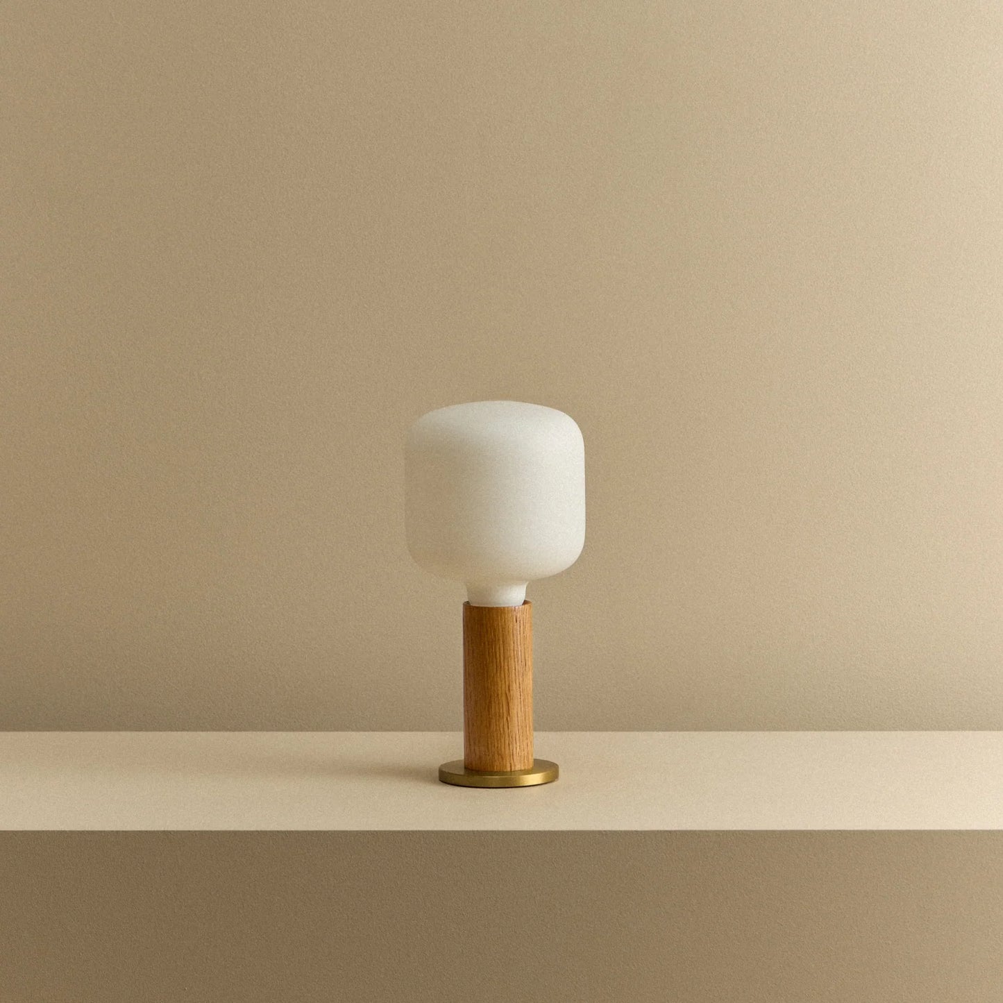 Knuckle Table Lamp in Oak + Oblo