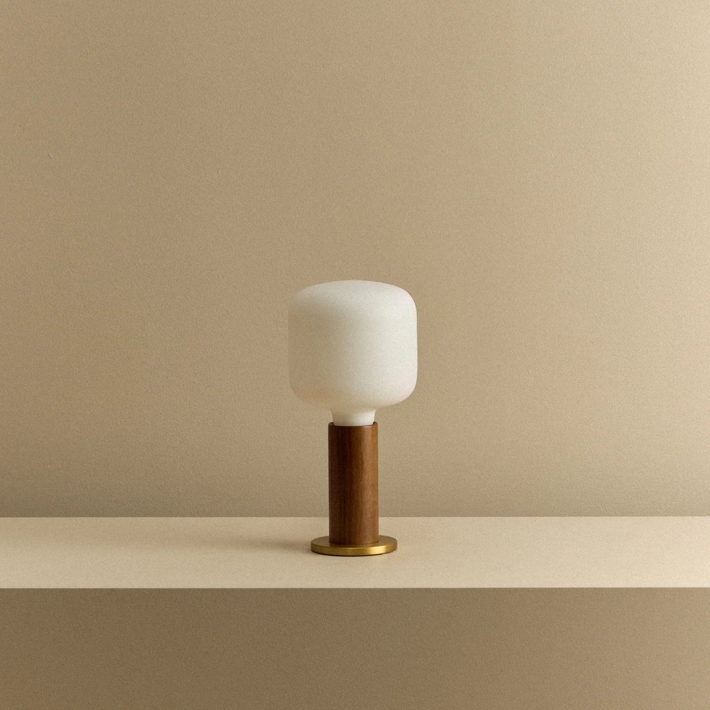 Knuckle Table Lamp in Walnut + Oblo