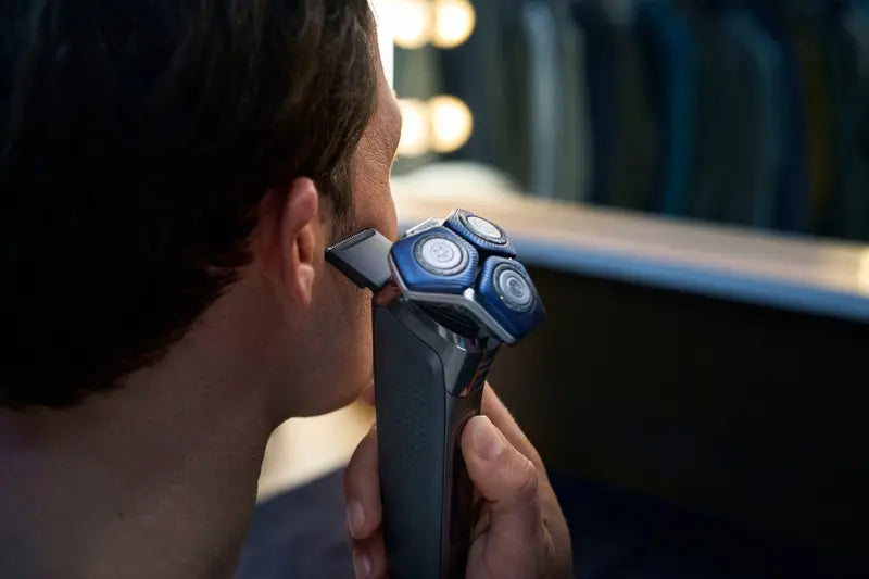 Philips Norelco Shaver 7200  Rechargeable Wet/Dry Electric Razor with SenseIQ & Pop-Up Trimmer (2025 Edition)