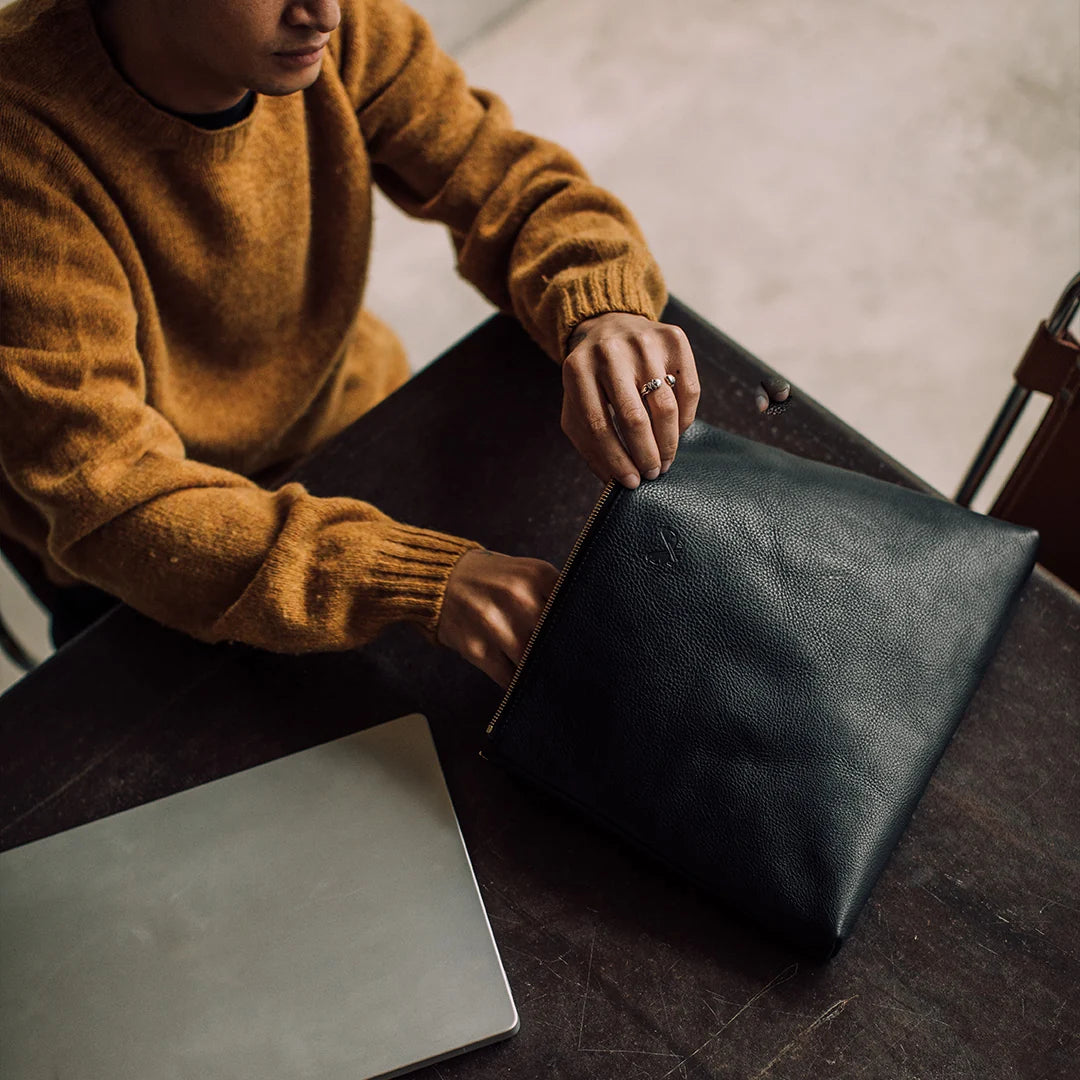Flight Pouch - Black Leather