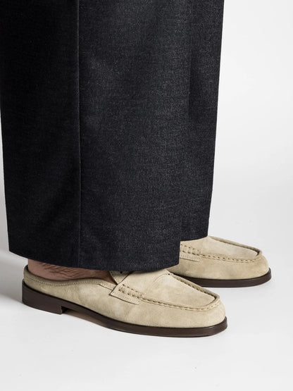 MOLI MULE SUEDE PEDRA