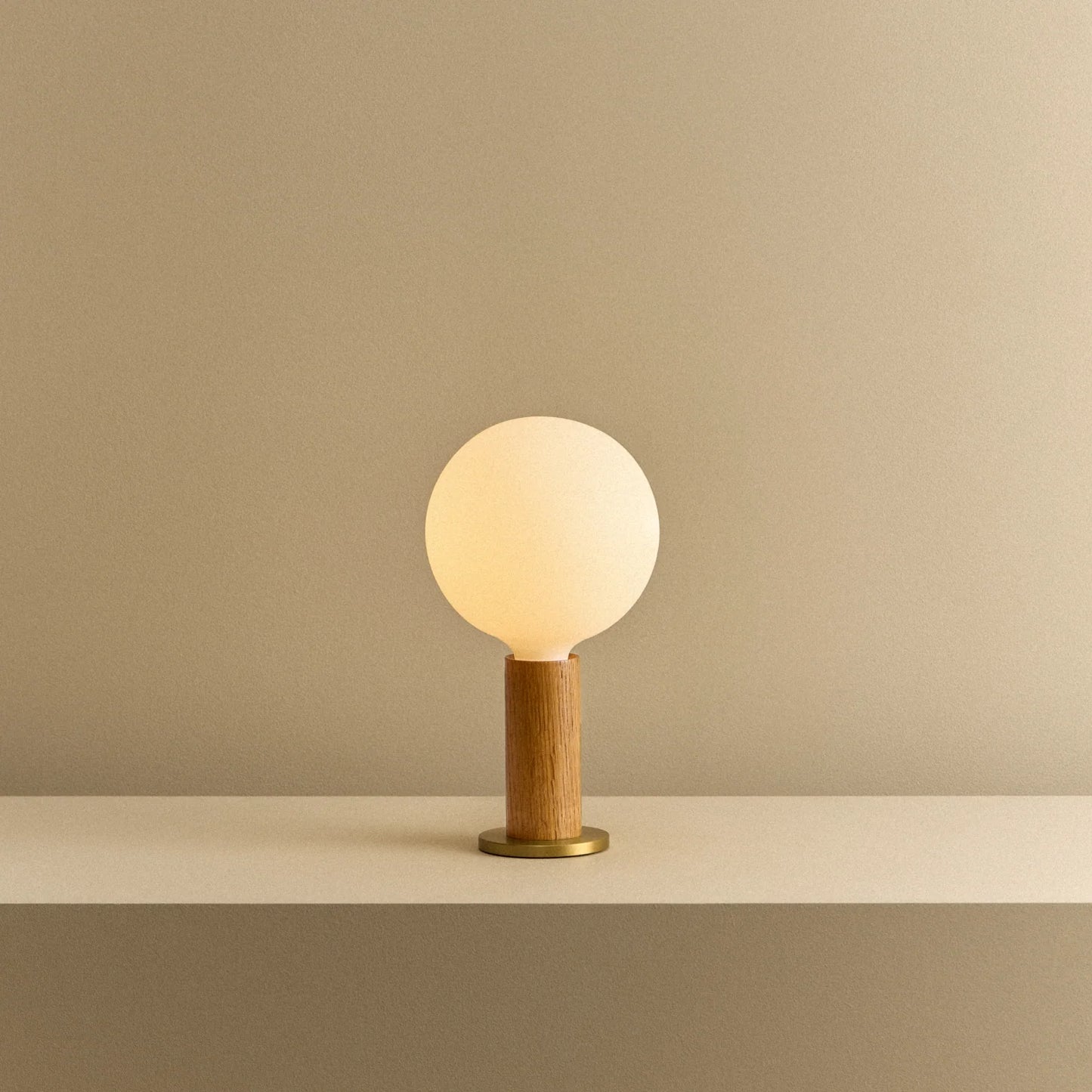Knuckle Table Lamp in Oak + Sphere IV