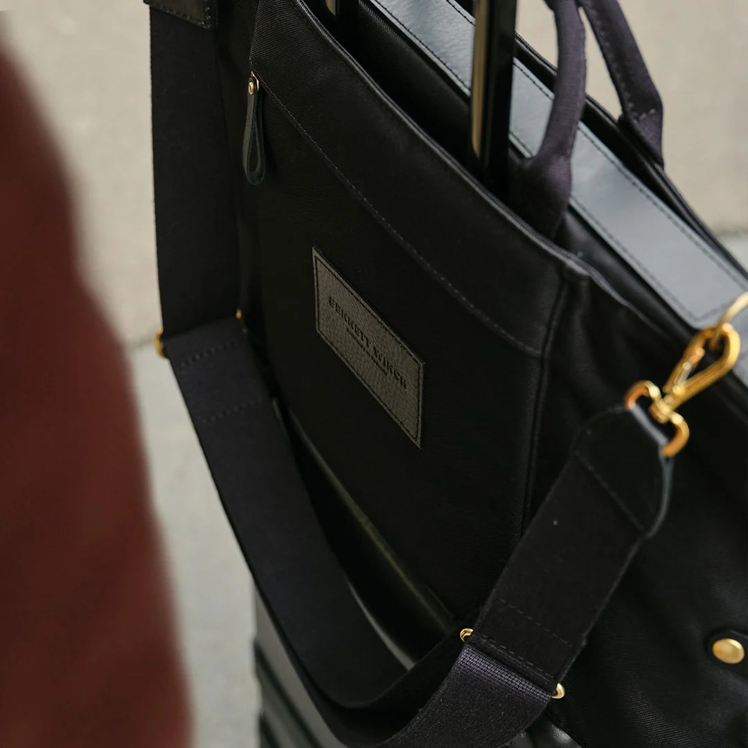 Trifold - Black