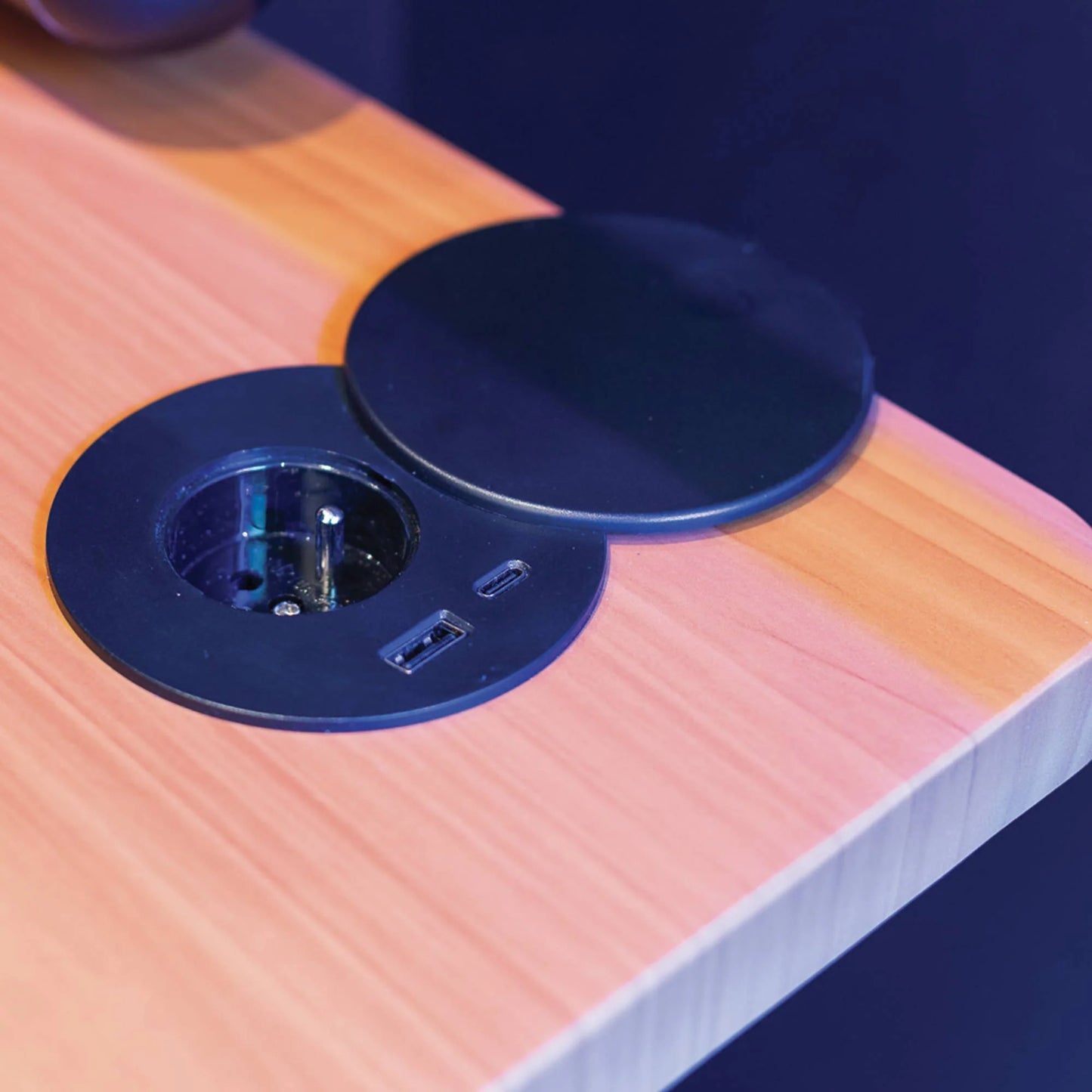 Prise de bureau encastrable avec USB-C et USB-A