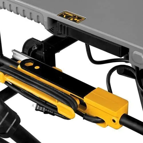 DEWALT 10-Inch Table Saw  15-Amp Motor, 32-1/2-Inch Rip Capacity, Integrated Rolling Stand