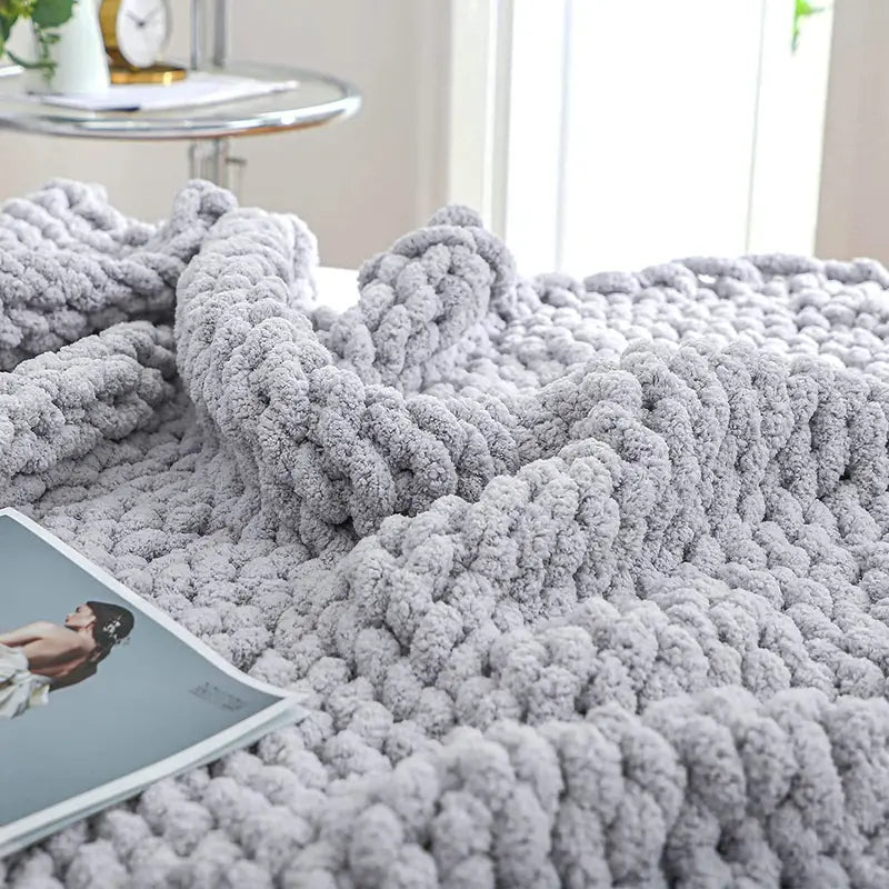 Chunky Cable-Knit Decorative Throw Blanket for Living Spaces