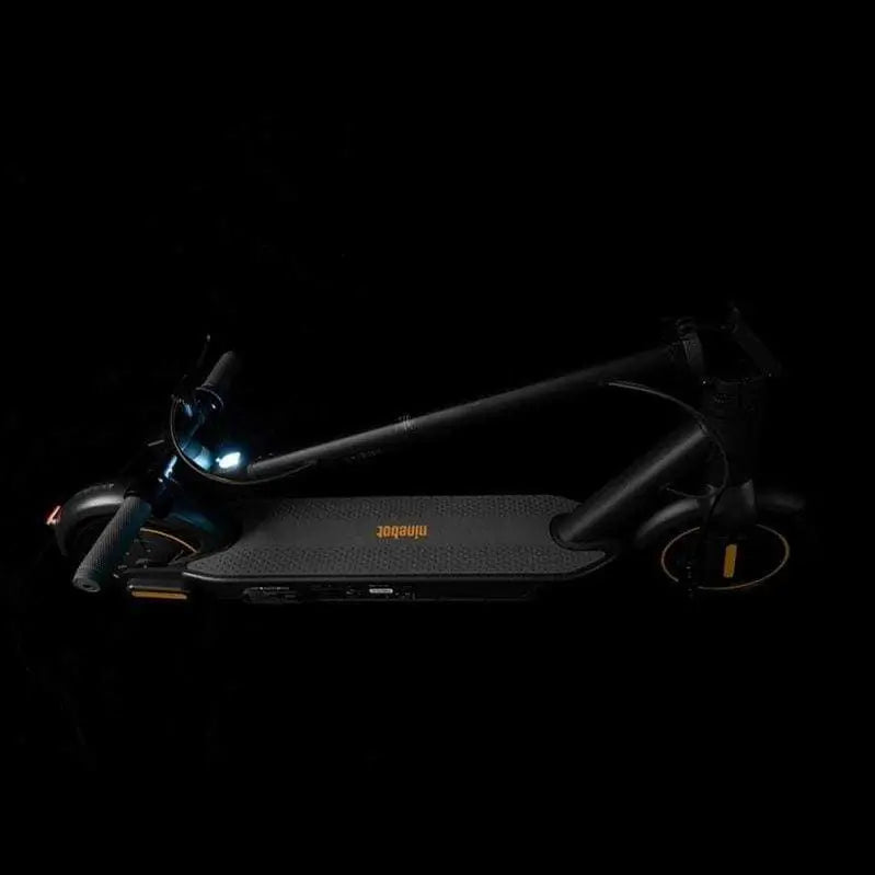 Segway Ninebot MAX G30/G30P Electric Scooter  Long-Range 65 km (40 mi), 30 km/h (18.6 mph) Urban Commuter Kick Scooter